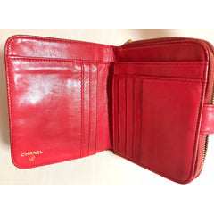 Vintage CHANEL red caviar skin round zipper wallet with CC stitch mark.  Best vintage gift. 0502061