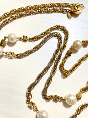 Vintage CHANEL long necklace with faux pearl and mini CC marks. Can be worn as double or as bracelet. Classic jewelry piece. 061217ac3