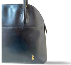Vintage Roberta di Camerino black leather mini bolide bag with a gold tone logo charm. Classic piece for any occasion. 051227
