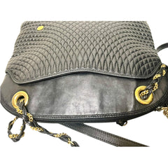 Vintage BALLY black quilted leather oval top shape shoulder bag with a fringe and golden B charm. Classic daily use design. 080819ys4
