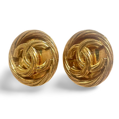 1990s. Vintage CHANEL golden round earrings with twisted frames and CC mark. Classic vintage Chanel jewelry. 070624ac1