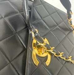 Vintage Chanel classic large black lambskin 2.55 square shape chain shoulder bag with golden large CC closure. Must have purse. 0404081