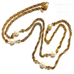 Vintage CHANEL long necklace with faux pearl and mini CC marks. Can be worn as double or as bracelet. Classic jewelry piece. 061217ac3