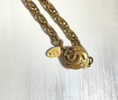 Vintage CHANEL long necklace with faux pearl and mini CC marks. Can be worn as double or as bracelet. Classic jewelry piece. 061217ac3