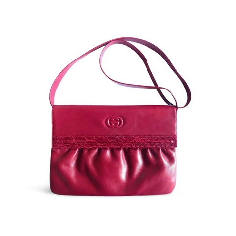 Vintage Gucci wine red shoulder bag with GG engraved flap and croc flap. Beautiful purse. 0404258