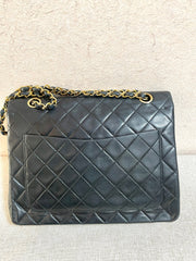 Vintage CHANEL black lambskin classic 2.55 double flap shoulder purse with golden chain straps. Make you even more chic. 061203ac1
