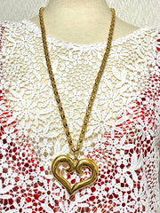 Vintage Nina Ricci large chain necklace with large heart pendant top. 050919ya1