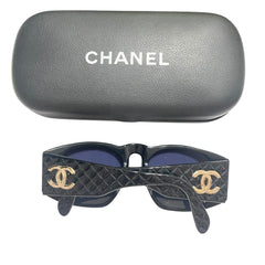Vintage CHANEL black frame sunglasses with large CC motifs and matelasse at sides. Mod and chic eyewear you must get. 080915ys1