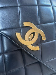 Vintage Chanel classic large black lambskin 2.55 square shape chain shoulder bag with golden large CC closure. Must have purse. 0404081