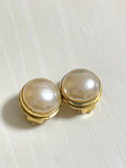 Vintage Celine small round faux pearl earrings with golden frame. Classic jewelry piece back in the era. 0409202