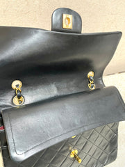 Vintage CHANEL black lambskin classic 2.55 double flap shoulder purse with golden chain straps. Make you even more chic. 061203ac1