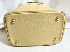 Vintage Gianni Versace cream yellow vanity large purse with golden logo charms. Perfect gift idea. Lady Gaga style. 041205ac2