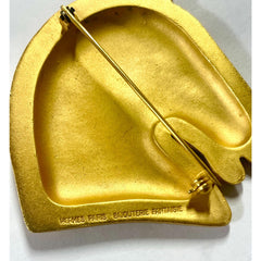 Vintage HERMES gold tone horse brooch. Shelva, pin brooch. Fun and unique jewel piece from Bijouterie Fantaisie collection. 080901ac1