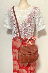 Vintage Bottega Veneta brown intrecciato, woven lambskin handbag with shoulder strap. 071004y1