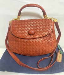 Vintage Bottega Veneta brown intrecciato, woven lambskin handbag with shoulder strap. 071004y1