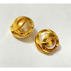 Reserved. Vintage CHANEL gold tone round earrings with faux pearl and 3D CC motif. Classic Chanel vintage jewelry piece. 051002ya1