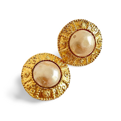 Vintage CHANEL round earrings with elaborated golden frames, faux pearl earrings. Rare Chanel vintage jewelry. 060728br9