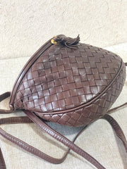 Vintage Bottega Veneta brown fisherman style intrecciato shoulder bag, mini purse. Unique piece you must have. 070218ys10