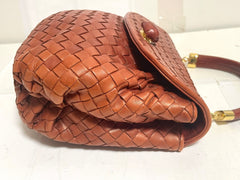 Vintage Bottega Veneta brown intrecciato, woven lambskin handbag with shoulder strap. 071004y1