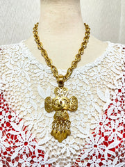 Vintage Chanel thick chain statement necklace with spiral petal flower, clover CC top and dangling leaves. Gorgeous jewelry. 070204ac2