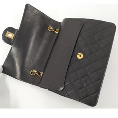 Vintage CHANEL black lambskin classic 2.55 double flap shoulder purse with golden chain straps. Make you even more chic. 061107k1ys