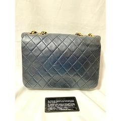 80's vintage Chanel dark navy lambskin 2.55 classic shoulder bag with gold chain and turn lock cc closure. Unique oval red edges. 051205ac4