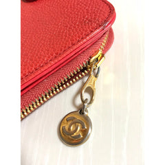Vintage CHANEL red caviar skin round zipper wallet with CC stitch mark.  Best vintage gift. 0502061