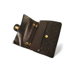 Vintage CHANEL black lambskin classic 2.55 double flap shoulder purse with golden chain straps. Make you even more chic. 061107k1ys