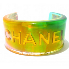 Vintage Chanel plastic aurora resin cuff link bangle/ bracelet with golden logo. Must have gorgeous jewelry. 060904br