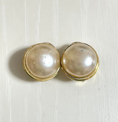 Vintage Celine small round faux pearl earrings with golden frame. Classic jewelry piece back in the era. 0409202