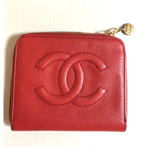 Vintage CHANEL red caviar skin round zipper wallet with CC stitch mark.  Best vintage gift. 0502061