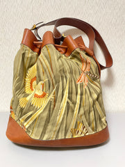Vintage Salvatore Ferragamo bird and dragonfly print brown leather hobo shoulder bag with drawstrings. Tropical bag. 070520ac5
