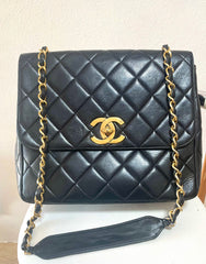 Vintage Chanel classic large black lambskin 2.55 square shape chain shoulder bag with golden large CC closure. Must have purse. 0404081