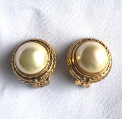 Vintage MOSCHINO golden frame earrings with opal shiny pearls. Rare jewelry masterpiece. Great gift idea. 060724r2
