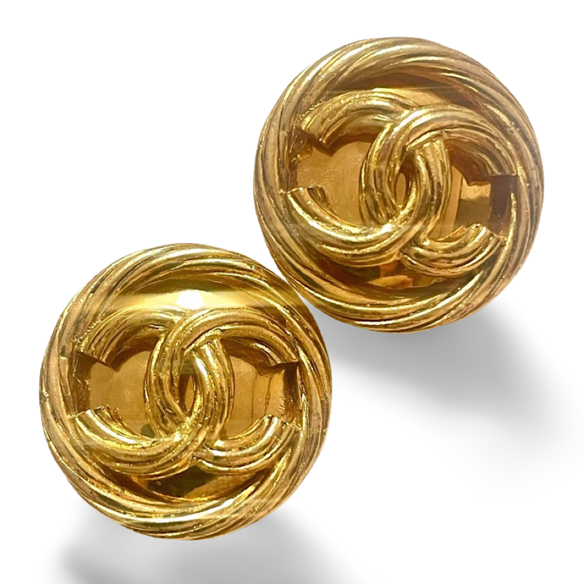 1990s. Vintage CHANEL golden round earrings with twisted frames and CC mark. Classic vintage Chanel jewelry. 070624ac1