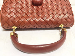 Vintage Bottega Veneta brown intrecciato, woven lambskin handbag with shoulder strap. 071004y1