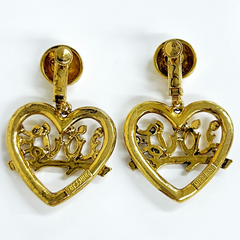 Vintage Moschino golden earrings with arabesque heart antique design. Mod and chic jewelry from Moschino. 060816y1