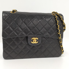Vintage CHANEL black lambskin classic 2.55 double flap shoulder purse with golden chain straps. Make you even more chic. 061107k1ys