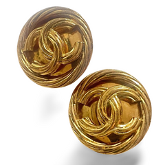 1990s. Vintage CHANEL golden round earrings with twisted frames and CC mark. Classic vintage Chanel jewelry. 070624ac1