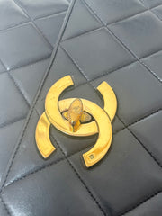 Vintage Chanel classic large black lambskin 2.55 square shape chain shoulder bag with golden large CC closure. Must have purse. 0404081