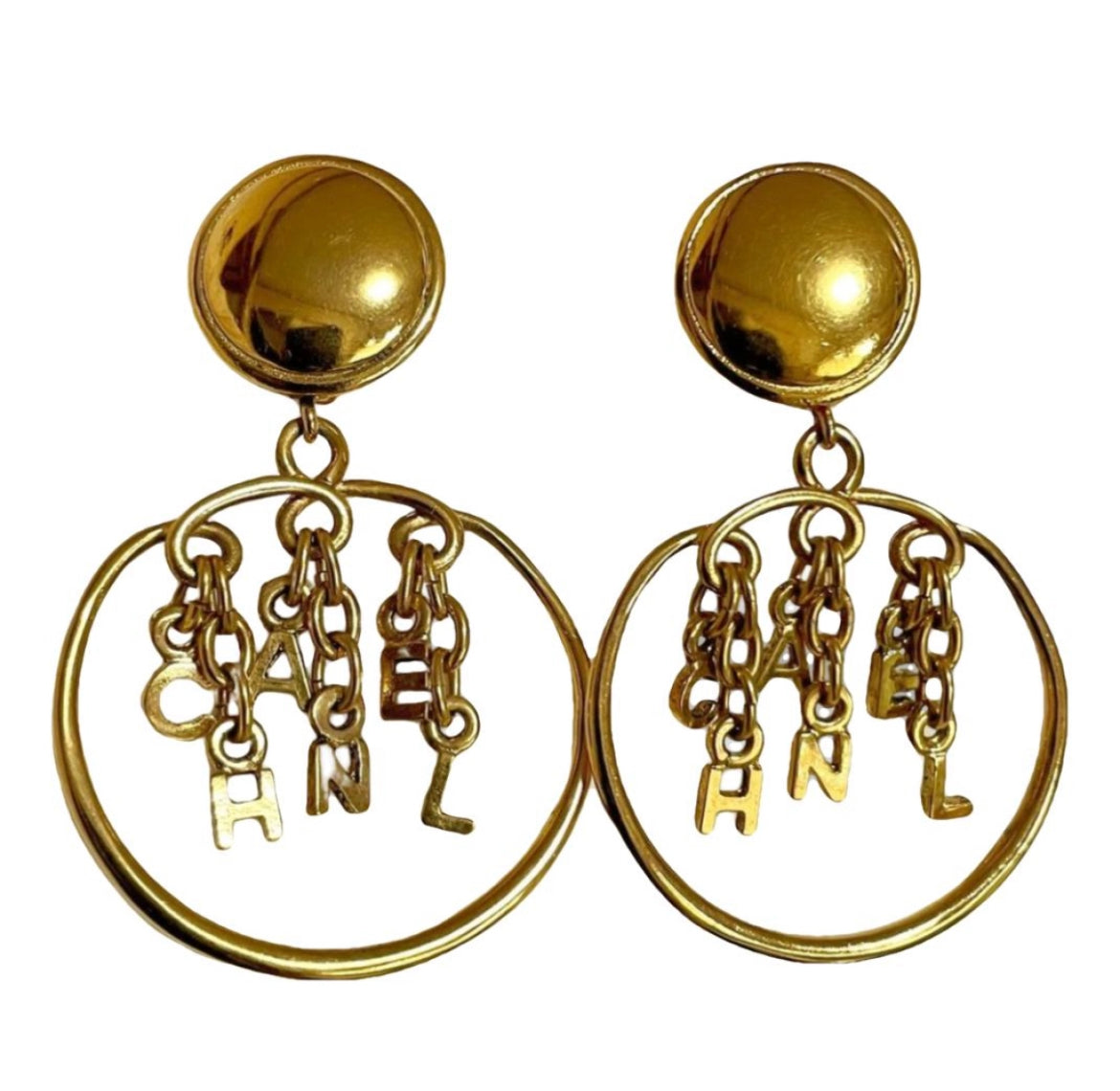 Vintage CHANEL golden round motif and logo letter dangling earrings. Rare and adorable jewelry for your collection. 060820ac2