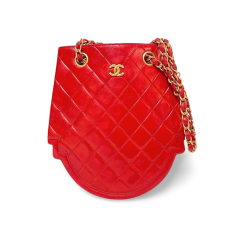 Vintage Chanel red lambskin chain shoulder bag with CC mark and gold chain in rare and unique round shape. 060723ac3