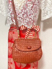 Vintage Bottega Veneta brown intrecciato, woven lambskin handbag with shoulder strap. 071004y1