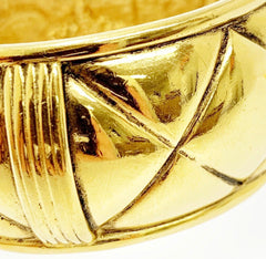 Vintage Chanel golden matelasse bangle with mini CC mark. Must have gorgeous jewelry. Cuff style. 041203ya2