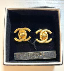 Vintage CHANEL golden turn lock CC earrings. Very classic and popular jewelry. Coco mark earrings. 060810y3