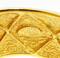 Vintage Chanel golden matelasse bangle with mini CC mark. Must have gorgeous jewelry. Cuff style. 041203ya2
