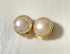 Vintage Celine small round faux pearl earrings with golden frame. Classic jewelry piece back in the era. 0409202