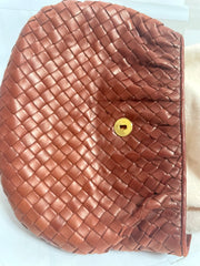 Vintage Bottega Veneta brown intrecciato, woven lambskin handbag with shoulder strap. 071004y1