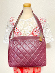 Vintage CHANEL wine caviar leather messenger large, jumbo shoulder bag with golden CC ball charm. Classic purse for daily use. 060922ys