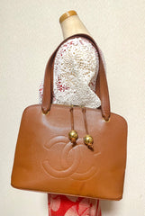 Vintage CHANEL caviar leather double zipper tote bag in brown with golden CC ball charms.  Daily use purse. 060728br1